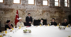 Başbakan Davutoğlu gayrimüslim cemaat temsilcileriyle görüştü