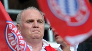 uli-hoeness-spiel-fc-augsburg-mai